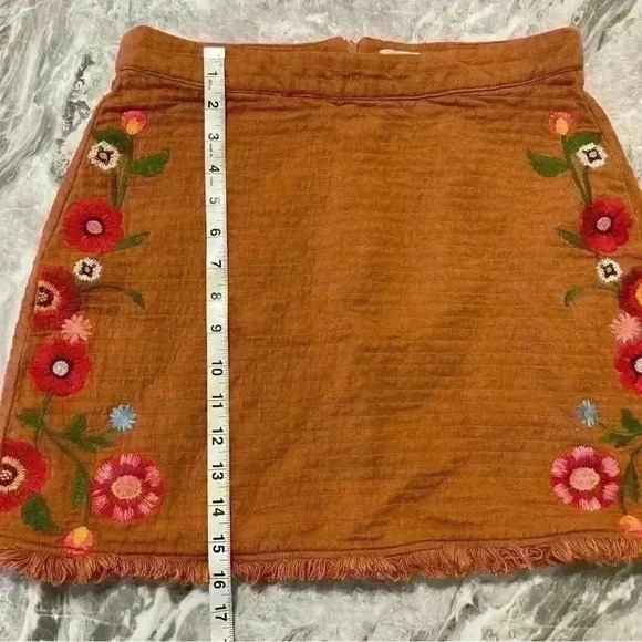 GB Gianni Bini Floral Embroidered Mini Skirt Womens sz Large orange brown fringe - Picture 5 of 9